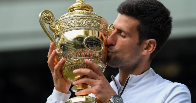 Djokovic hạ gục Federer trong trận chung kết Wimbledon kinh điển và điên rồ