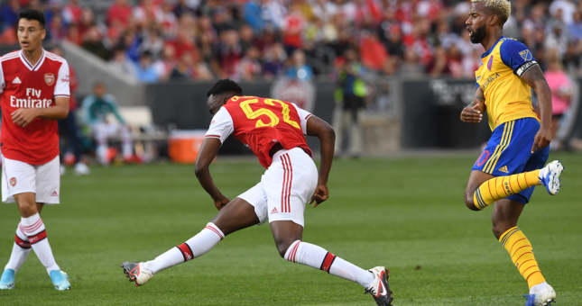 Sao trẻ lập siêu phẩm, Arsenal thắng đậm trên đất Mỹ