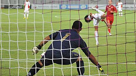 VIDEO: Cú sút penalty ở tư thế quay lưng cực ngẫu hứng và ảo diệu