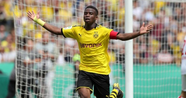Cầu thủ 14 tuổi gây sốc khi ghi 6 bàn trận ra mắt U19 Dortmund