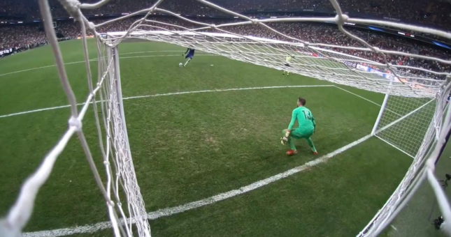 Thủ môn Liverpool bắt penalty sai luật, CĐV kêu gọi đá lại Siêu cúp