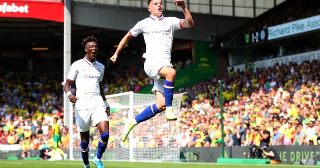 Thắng nghẹt thở Norwich, Chelsea có 3 điểm đầu tiên