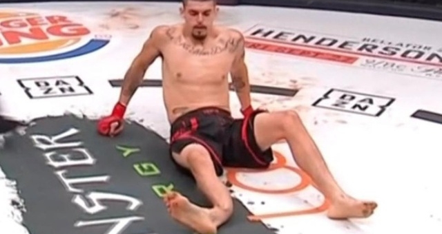 Võ sĩ MMA gãy chân kinh dị sau pha ra đòn trúng đối phương