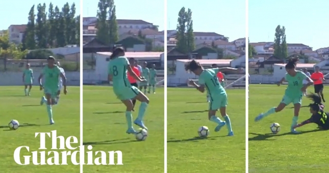 VIDEO: Nữ cầu thủ tái hiện siêu phẩm 'quay compa' của Zidane