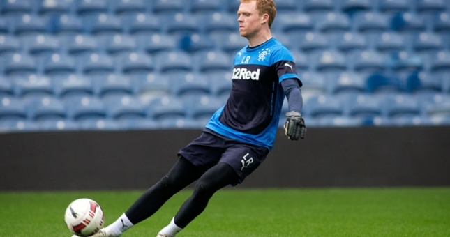 VIDEO: Thủ môn người Anh ghi bàn bằng cú sút đậm chất 'hư cấu'