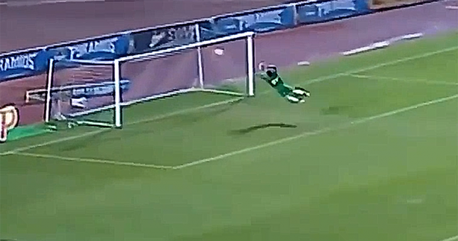 VIDEO: Thủ môn Ai Cập bay như người nhện, cản phá 'đỉnh nhất mọi thời đại'