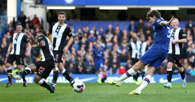 'Gà son' lên tiếng, Chelsea vươn lên top 3 Ngoại hạng Anh