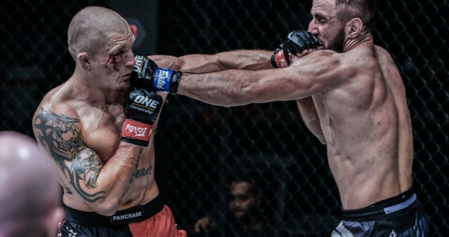 ONE DAWN OF VALOR: Đai vô địch đổi chủ ngoạn mục