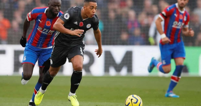 Vardy lập công, Leicester trở lại top 3 Ngoại hạng Anh