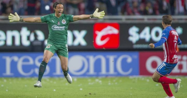 VIDEO: Thủ môn sút xa hơn 90 mét, ghi 'bàn thắng thế kỷ'