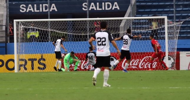 Hài hước: Thủ môn biểu diễn trước khung thành và cái kết