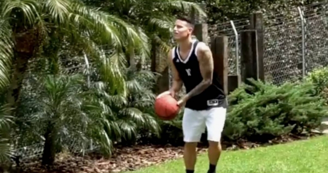 VIDEO: James Rodriguez trình diễn kĩ năng ném rổ như sao NBA
