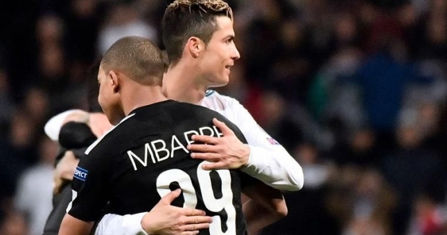 Top 20 cầu thủ chạy nhanh nhất thế giới: Gừng càng già càng cay