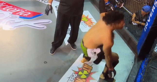 VIDEO: Võ sĩ không cần đánh vẫn thắng nhờ chiêu 'cà khịa'