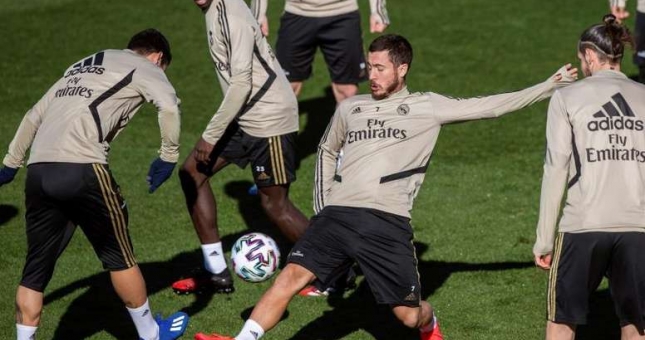 VIDEO: Eden Hazard trở lại tập luyện cùng Real Madrid