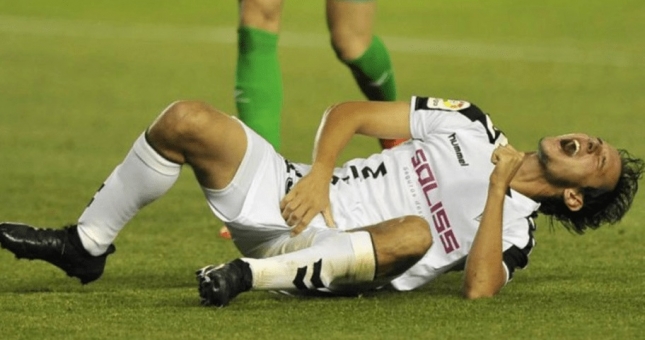 Cầu thủ Pháp bị treo giò 5 năm vì cắn 'của quý' đối thủ