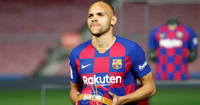 VIDEO: Tân binh vô danh của Barca biểu diễn trong màu áo mới