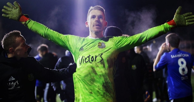 Thủ môn cản 5 quả penalty giúp đội hạng 4 viết nên lịch sử