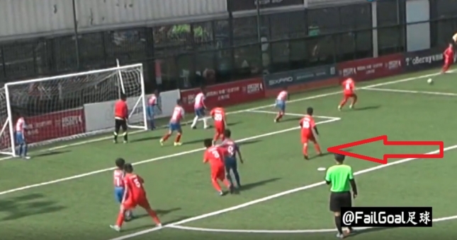 VIDEO: 2 pha phối hợp phạt góc 'IQ vô cực' của đội nhí Trung Quốc