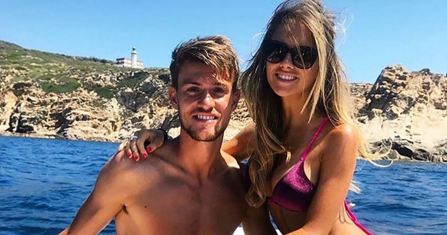 Bạn gái nóng bỏng của sao Juventus nhiễm Covid-19