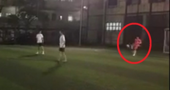 VIDEO: Nữ sinh viên Hà Nội phát bóng tạo siêu phẩm khó tin