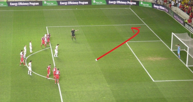 Cầu thủ được tôn vinh nhờ sút trượt penalty theo cách không tưởng