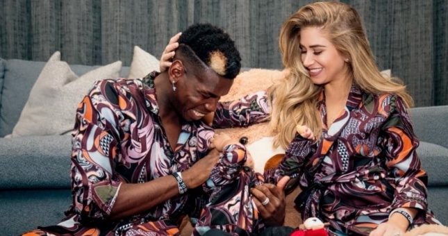 Vợ Pogba sút giấy vệ sinh vào mặt con trai