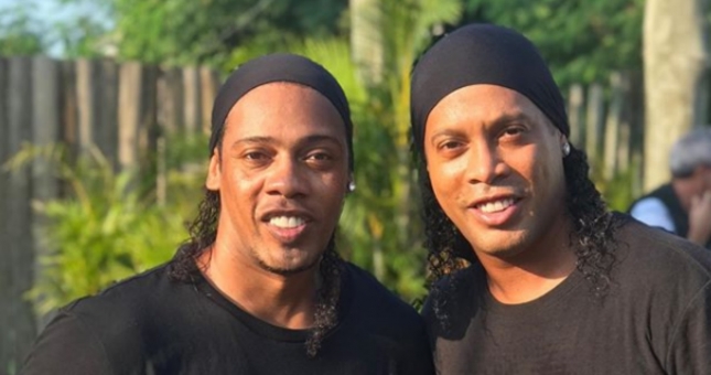 Bản sao Ronaldinho hưởng lợi vì 'bản chính' ngồi tù