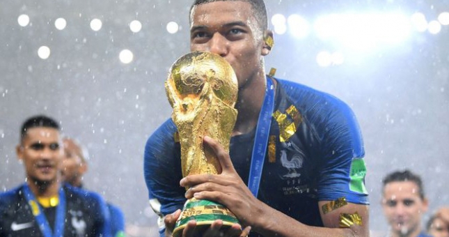 Sếp lớn FIFA nhận hối lộ để Nga và Qatar đăng cai World Cup