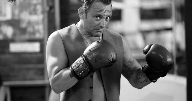 Huyền thoại võ thuật 112 trận thắng 'tẩn' 3 tên côn đồ nhập viện