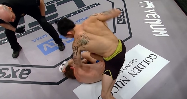 'Thợ săn knock-out gốc Việt' tung 55 cú đấm hạ gục võ sĩ người Mỹ