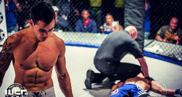 Thành Lê bị đánh vỡ quai hàm vẫn ra đòn khiến đối thủ bất tỉnh