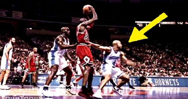 VIDEO: BLV bật cười với cú ném giả ảo diệu của Michael Jordan