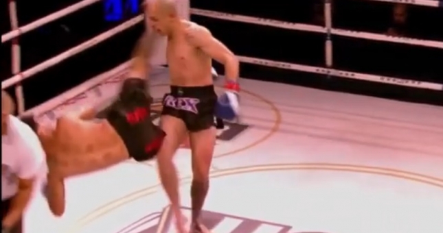 VIDEO: 5 triệu lượt xem cú knock-out đẹp nhất thế kỷ