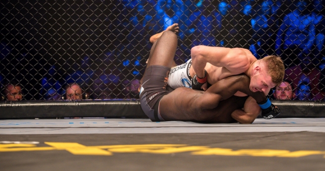 'Vua châu Phi' nhận quả báo vì xỉ vả, tát trộm đối thủ