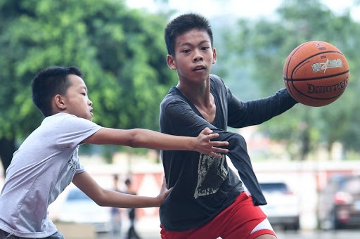 VIDEO: Cậu bé khuyết tật gây sốt với khả năng dẫn bóng cực đỉnh