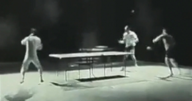 VIDEO: Lý Tiểu Long dùng côn nhị khúc đánh bóng bàn hạ 2 cao thủ