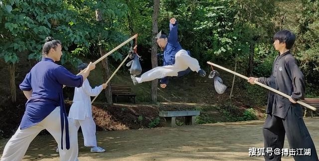 VIDEO: Đạo trưởng Võ Đang tái hiện tuyệt chiêu của Lý Tiểu Long