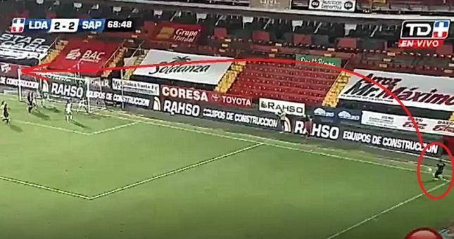 VIDEO: Tuyệt phẩm 'phi vật lý' từ góc 0 độ của cầu thủ nữ