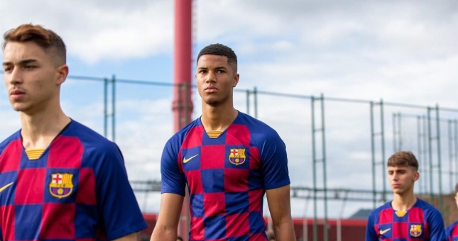 Chelsea chính thức có 'tiểu Van Dijk' từ Barca không tốn 1 xu