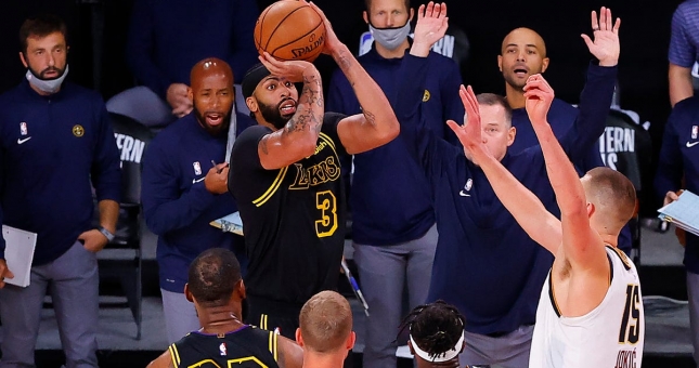 Anthony Davis ném buzzer-beater, Lakers thoát thua nghẹt thở