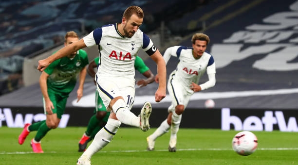 Kane lập hat-trick, Tottenham vào vòng bảng Europa League