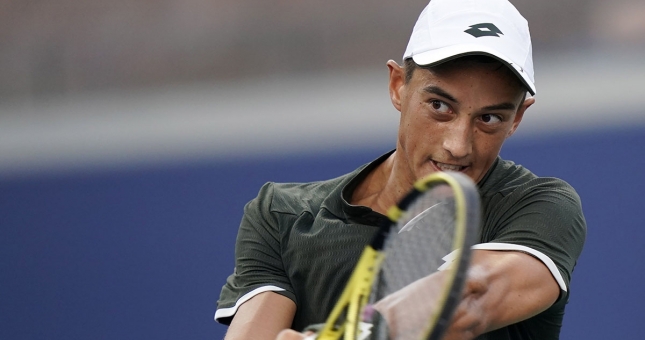 Tay vợt gốc Việt đánh bại cựu số 5 thế giới