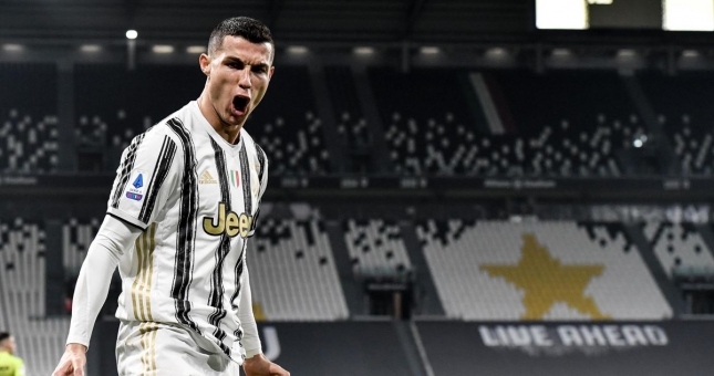 Ronaldo lập kỳ tích với cú đúp bằng đầu