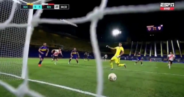 ‘Linh hồn của Maradona’ giúp đội bóng cũ thoát thua không tưởng