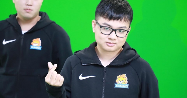 SofM tấu hài khi Solo với 'Sof Nhism' trên stream