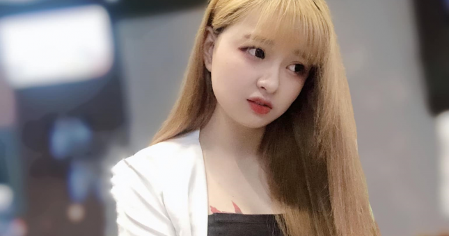 Nữ streamer Liên Quân Mèo 2k4 và hình xăm quyền rũ trên ngực