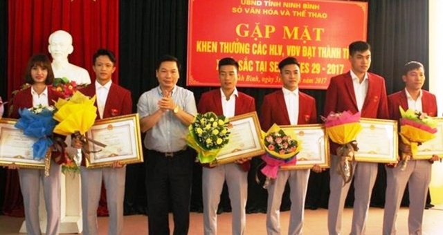 Libero Xuân Thành, chuyền 2 Giang Văn Đức nhận khen thưởng