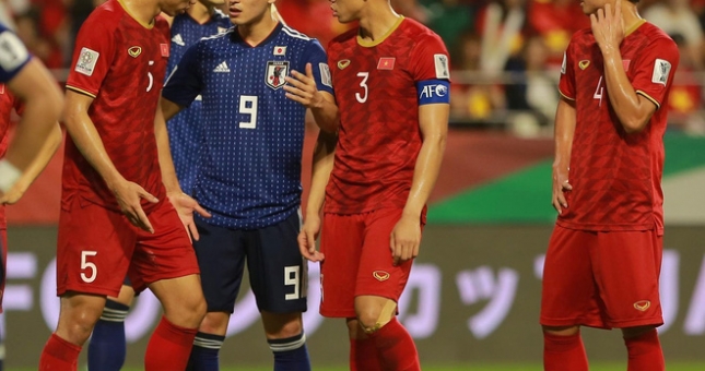 Chuyển nhượng ngày 13/12: Đối thủ cũ của Công Phượng đến NHA