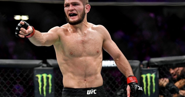 Nhà vô địch UFC Khabib: 'Ronaldo nên giải nghệ sớm đi!'